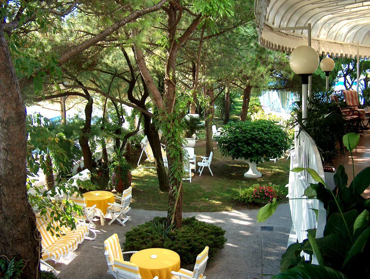 Hotel Corallo Bibione Exterior foto